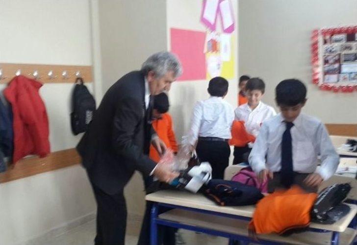 Öğrencilere Bot Ve Giyim Yardımı G2