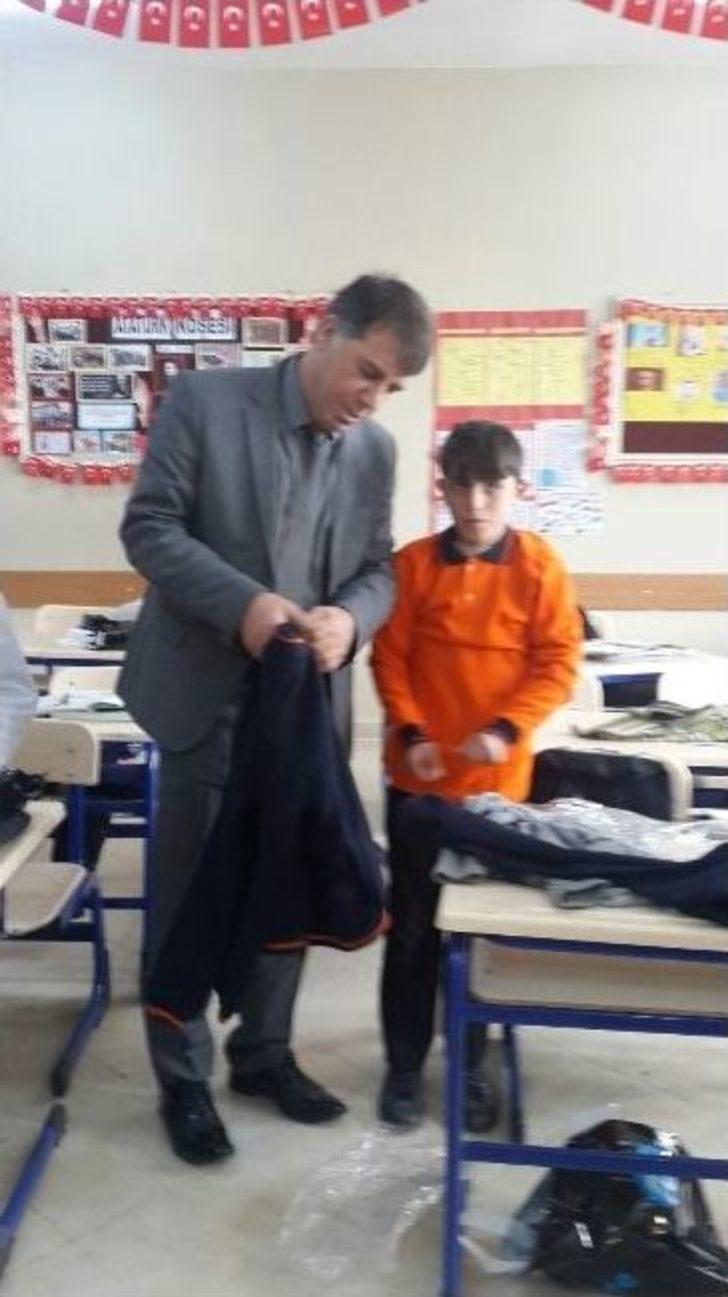 Öğrencilere Bot Ve Giyim Yardımı G5