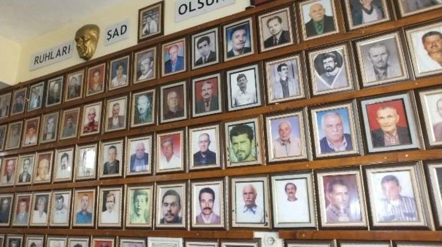 Burhaniye&rsquo;de Kahvecinin Fotoğraf Sergisi