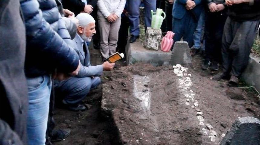 Kulp&rsquo;taki Yangında &Ouml;len &Ccedil;ocuk Defnedildi