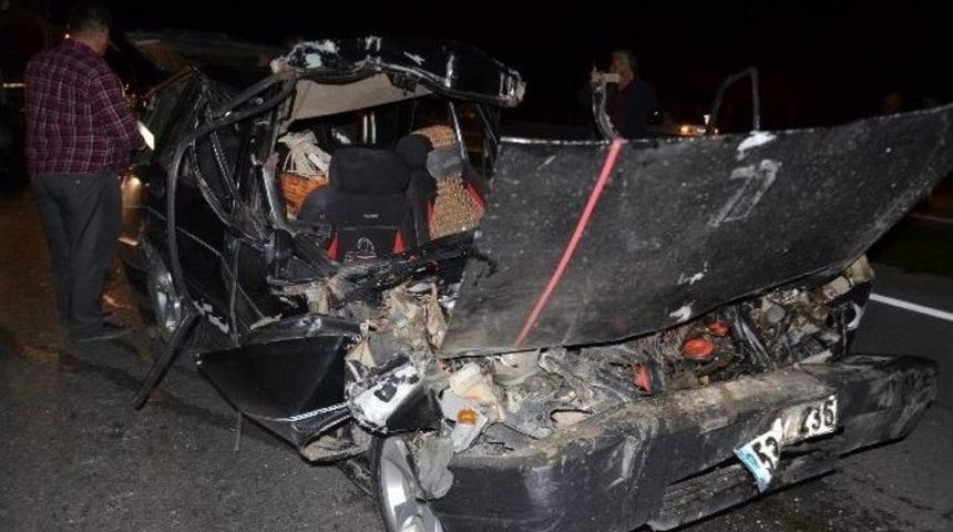 Direksiyonda Sıkışan S&uuml;r&uuml;c&uuml;y&uuml; İtfaiye Kurtardı