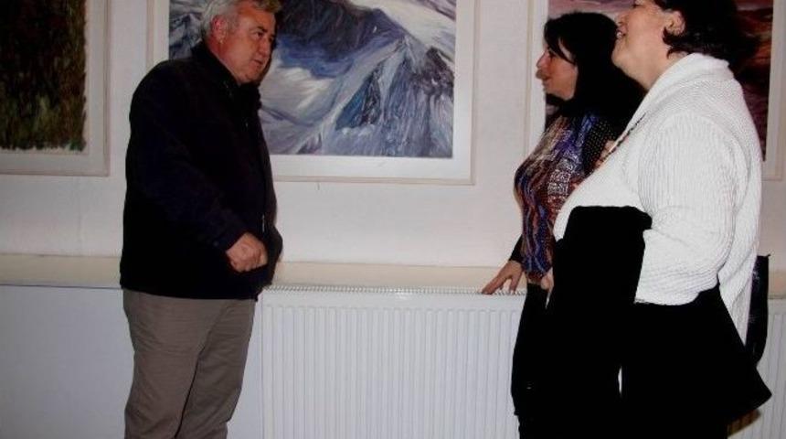 &Uuml;ş&uuml;ten Sergi