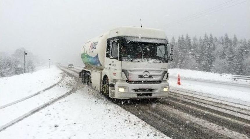 Bolu Dağı&rsquo;nda Mevsimin İlk Karı Sert Geldi