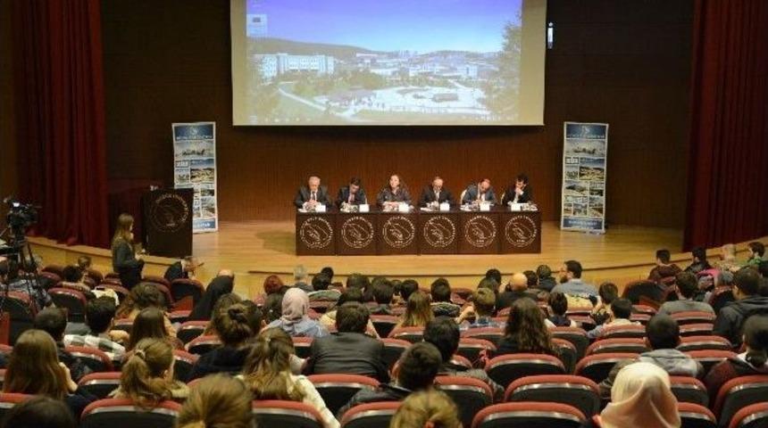 Rekt&ouml;r &Ccedil;akar &Ouml;ğrencilerle Bir Araya Geldi