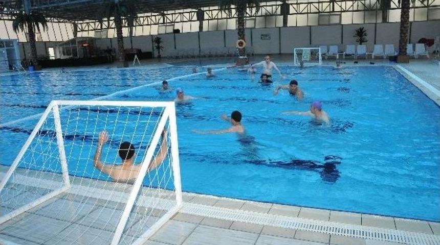 Kızılcahamam Kirmir Yarı Olimpik Y&uuml;zme Havuzu Kışa Hazır