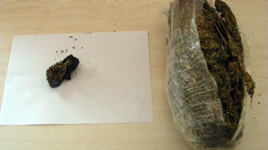 Yolcunun Valizinden Bir Kilo Esrar &Ccedil;ıktı