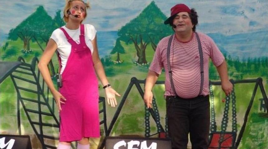 &Uuml;mraniyeli &Ccedil;ocuklar Tiyatro Keyfini Doyasıya Yaşıyor