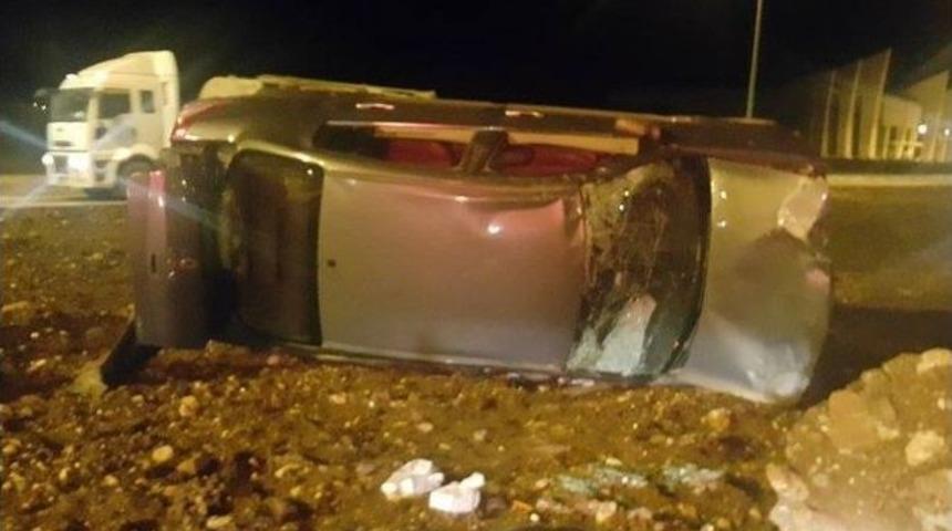 Adıyaman&rsquo;da İki Otomobil &Ccedil;arpıştı: 3 Yaralı