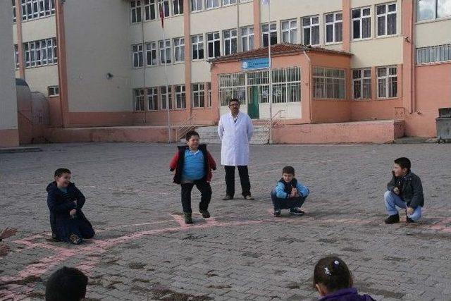 (özel Haber) Yozgat’ta Engelli Minik Muhammet Enes, Azmi Ve Neşesiyle Engel Tanımıyor