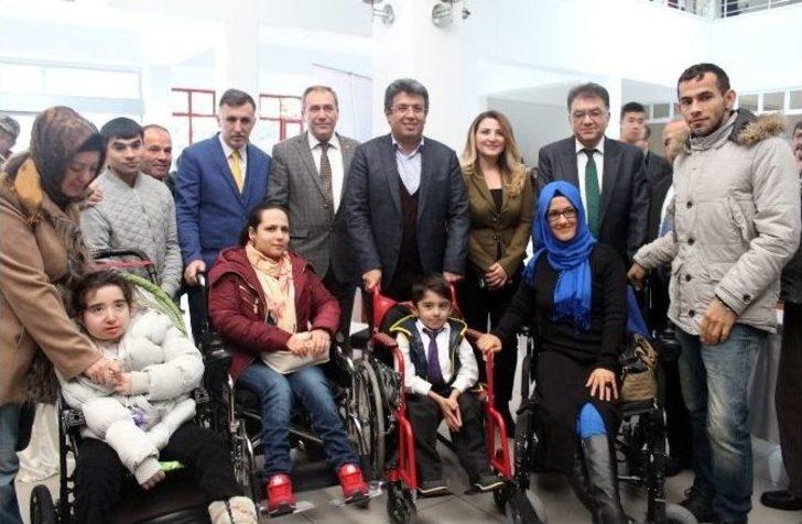 Görme, Konuşma Ve İşitme Engelli Ahşap Ustası Yaptıklarıyla Büyülüyor G3