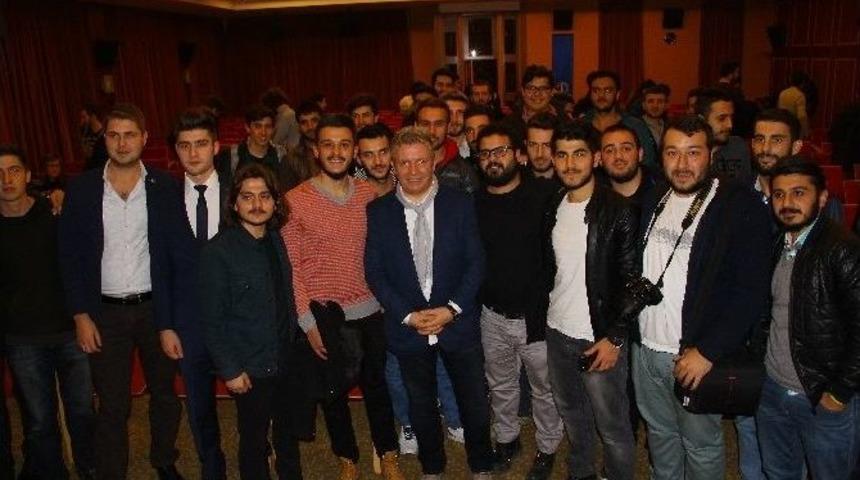 Futbolun G&uuml;len Y&uuml;z&uuml; Anadolu &Uuml;niversitesi&rsquo;nde S&ouml;yleşiye Katıldı