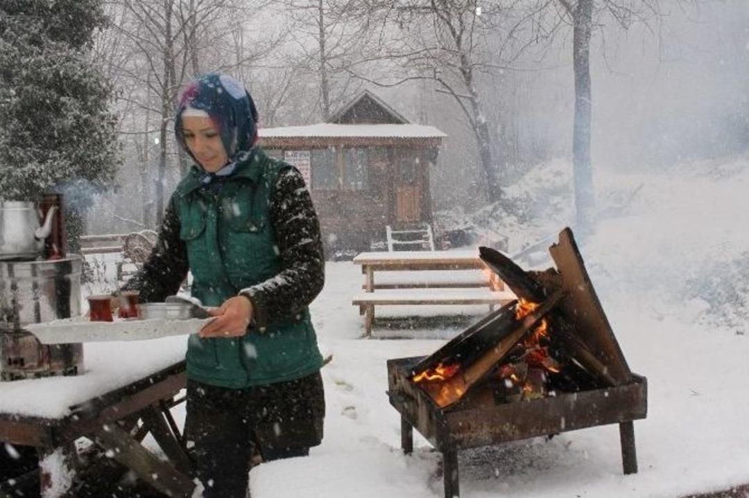 Yılın İlk Karı Kartepe&rsquo;yi Beyaza B&uuml;r&uuml;d&uuml;