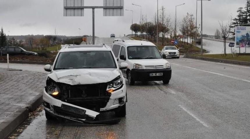 Eskişehir&rsquo;de Trafik Kazası: 2 Yaralı
