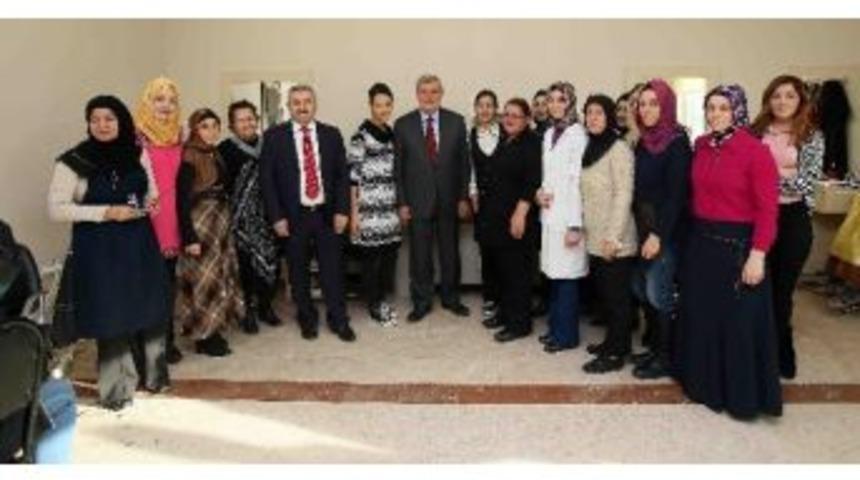 Başkan Karaosmanoğlu, Ko-mek T&uuml;t&uuml;n&ccedil;iftlik Kurs Merkezini Ziyaret Etti.