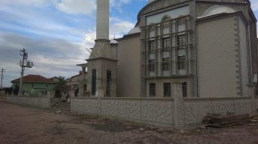 Kartepe Belediyesi Camilerde &Ccedil;evre D&uuml;zenlemesi Yapıyor