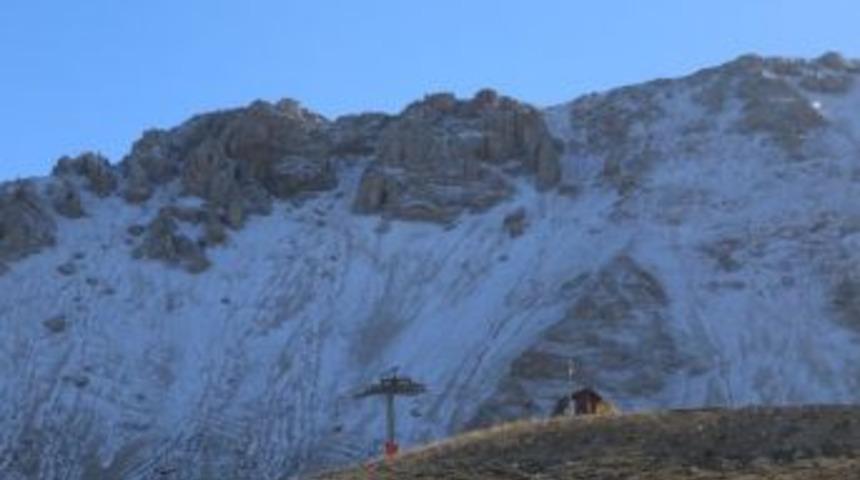 Davraz&rsquo;ın Zirvesine İlk Kar D&uuml;şt&uuml;