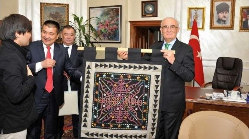 Kırgız Heyet Başkan Yılmaz&rsquo;ı Ziyaret Etti