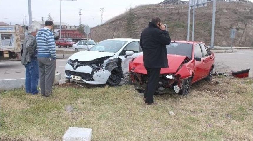 Tavşanlı&rsquo;da Trafik Kazası: 2 Yaralı