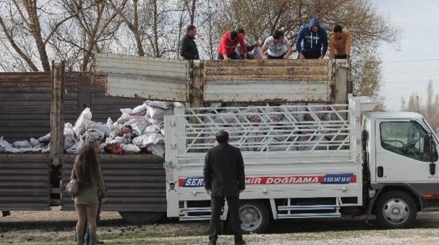 Gecikmeli Gelen K&ouml;m&uuml;rler Dağıtılıyor