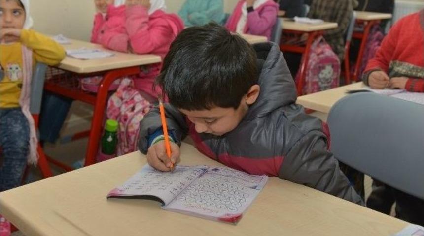 Başkan Altepe&rsquo;den Suriyeli Yetim &Ouml;ğrencilere Moral