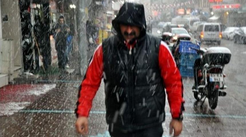 Nevşehir&rsquo;e Mevsimin İlk Karı Yağdı