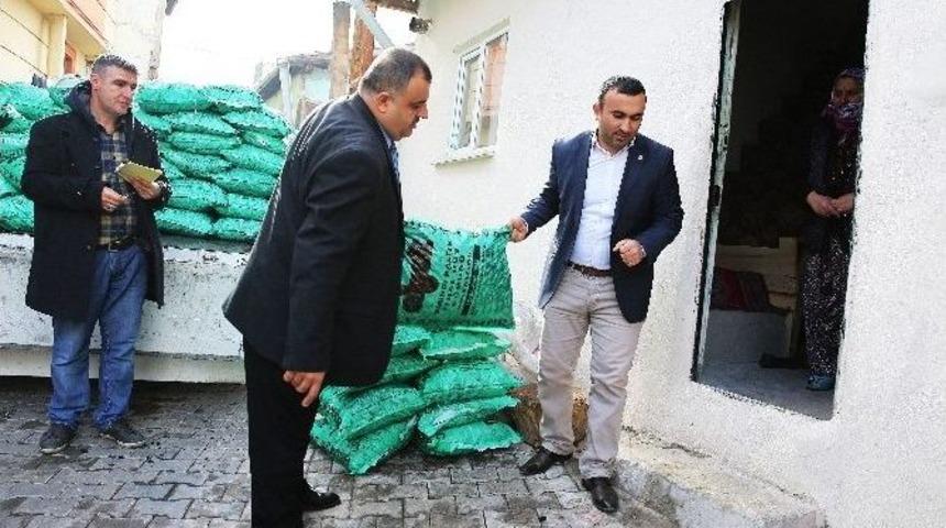 Tokat Belediyesi&rsquo;nden 750 Aileye K&ouml;m&uuml;r Yardımı