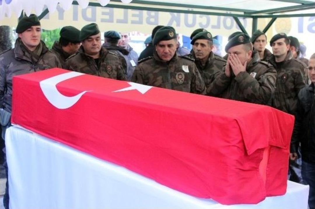 Şehit &Ouml;zel Harekat&ccedil;ının Naaşı Aile Kabristanına Defnedildi