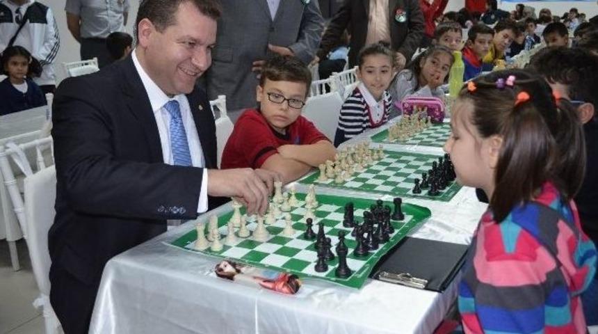 Karesi&rsquo;de &Ccedil;ocuklar Satran&ccedil; &Ouml;ğreniyor