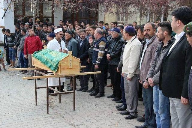 Kurşun Madenindeki Göçükte Ölen İşçi Toprağa Verildi