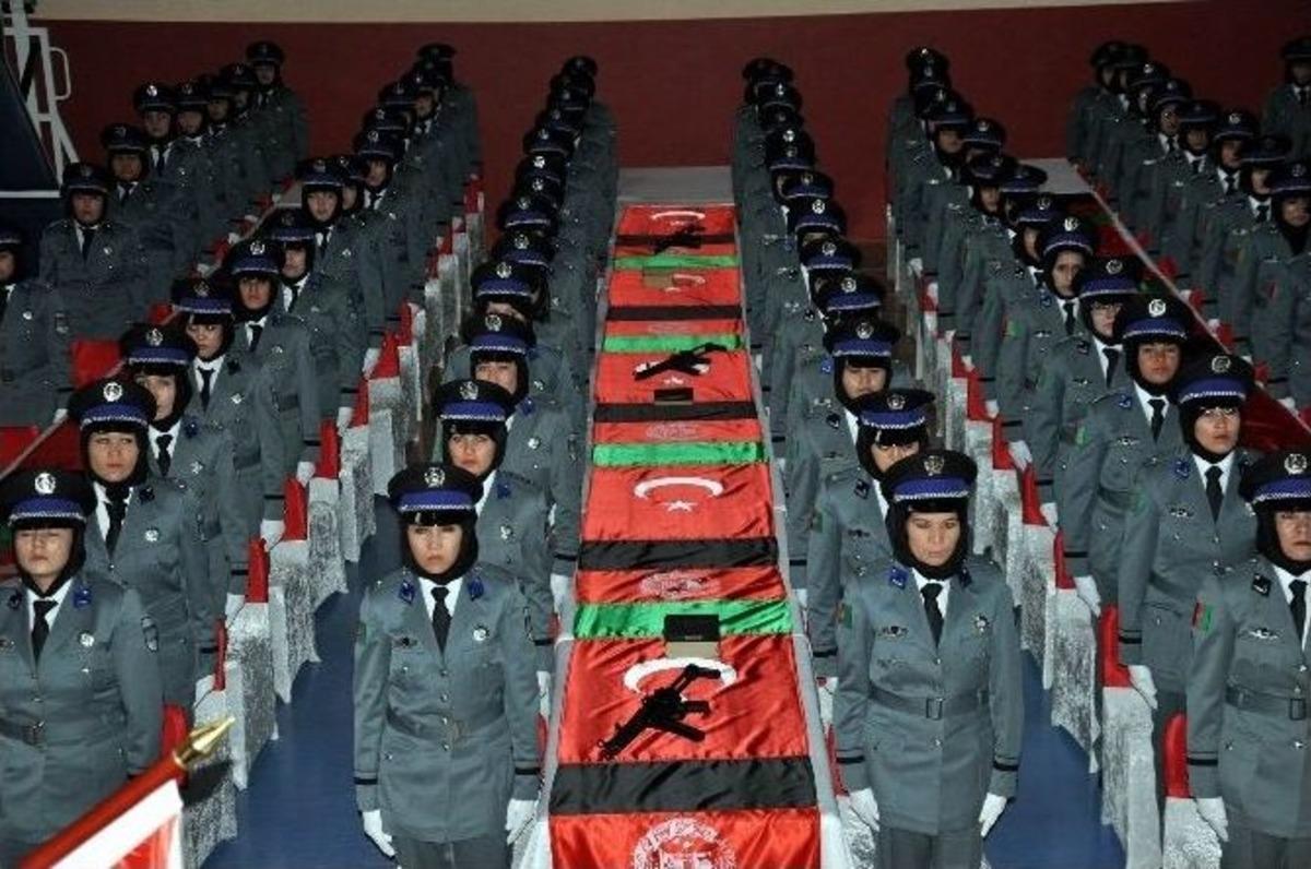 Sivas&rsquo;ta Afgan Kadın Polisler Mezun Oldu