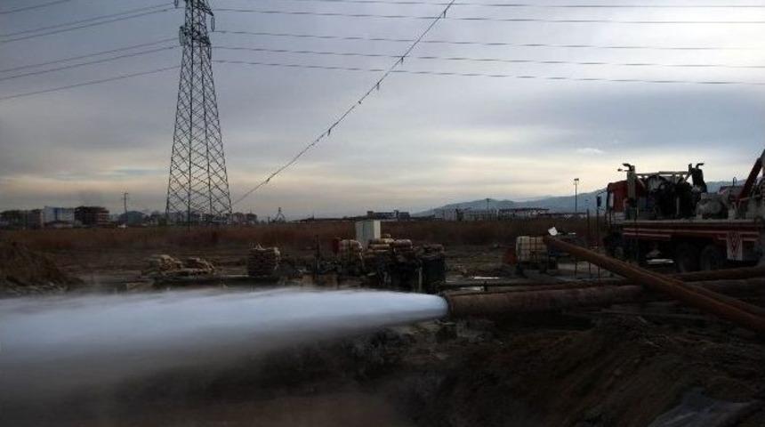 &Uuml;niversite Kamp&uuml;s&uuml;nde Sıcak Su Buldular