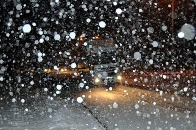 Nevşehir’de Buzlanma Sürücülere Zor Anlar Yaşattı