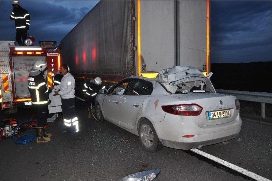 Otomobil Park Halindeki Tır&rsquo;a &Ccedil;arptı: 1 &Ouml;l&uuml;