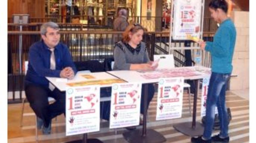 Avm Ziyaret&ccedil;ileri "aıds"i Tanıdı