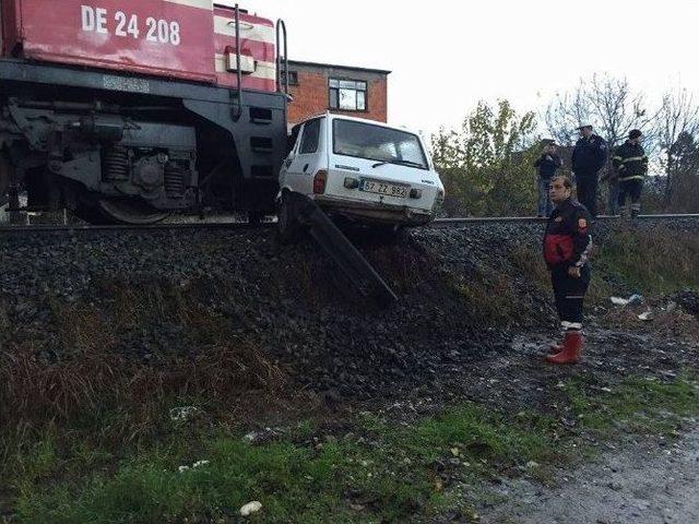 Trenin Altında 100 Metre Sürüklendiler