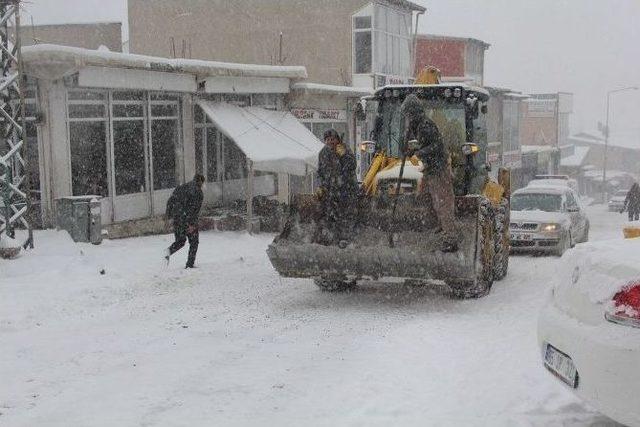 Başkale’de Kar Yağışı