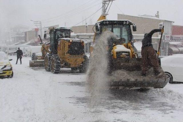 Başkale’de Kar Yağışı