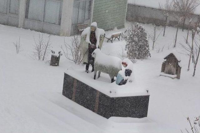 Başkale’de Kar Yağışı