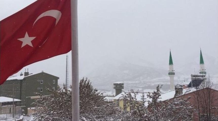 Yedisu’ya Yılın İlk Karı Düştü