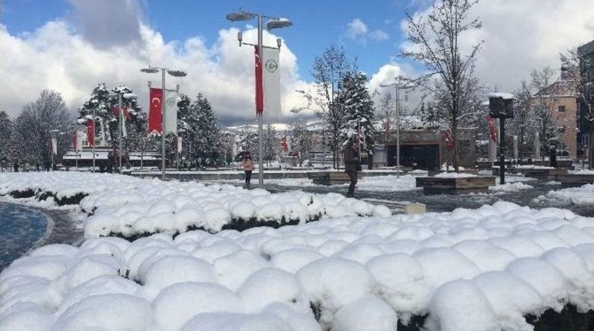 Bolulular G&uuml;ne Beyaz &Ouml;rt&uuml;yle Uyandı