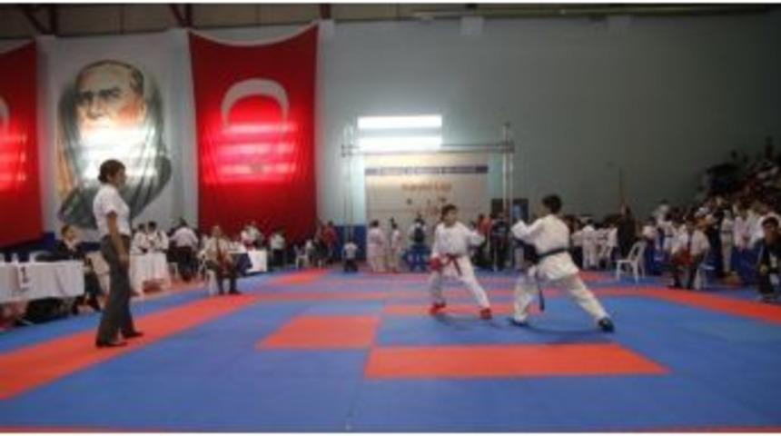 B&uuml;y&uuml;kşehir Karate Ligi&rsquo;nin İkinci Etabı Başlıyor