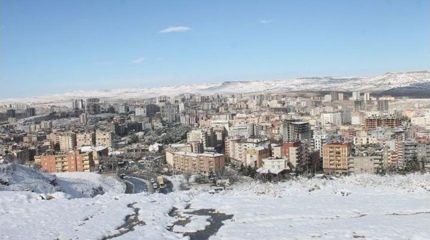 Mardin&rsquo;e Yılın İlk Karı Yağdı