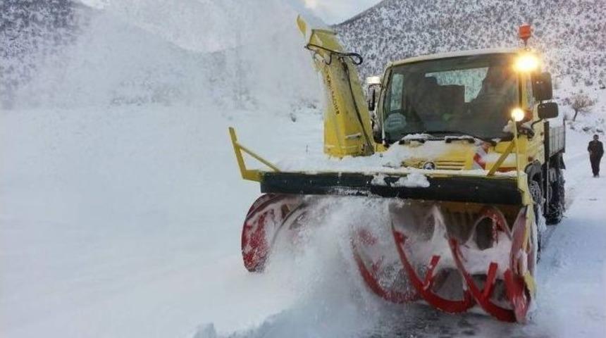 Siirt&rsquo;te Kar Yağışı Hayatı Fel&ccedil; Etti