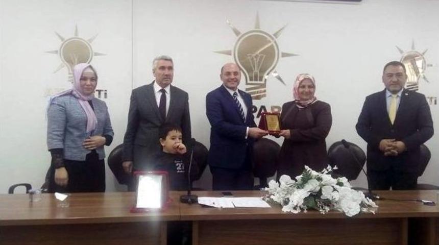 Başarıları Plaketle &Ouml;d&uuml;llendirildi