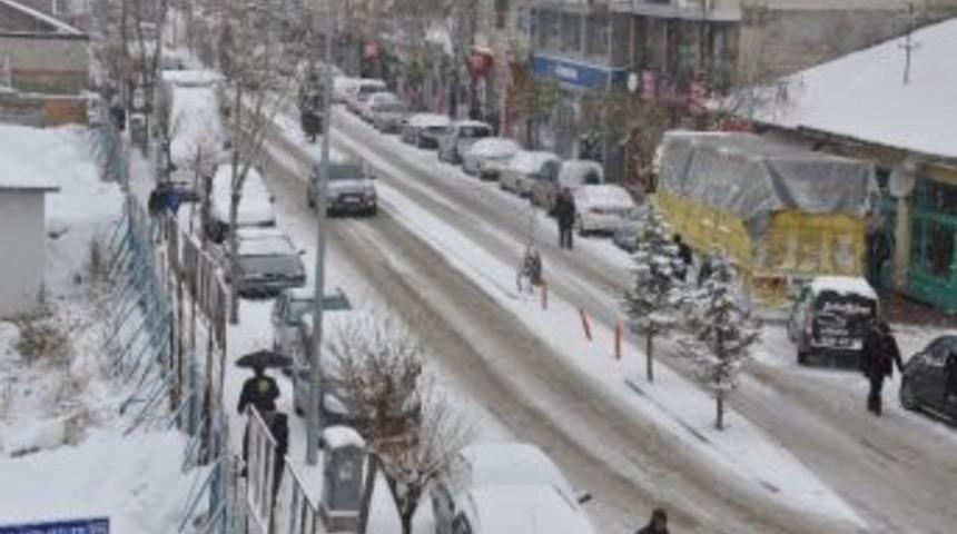 Patnos&rsquo;ta 90 K&ouml;y Yolu Ulaşıma Kapandı