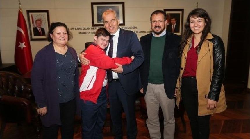 Down Sendromlu Şampiyondan Başkan Zolan&rsquo;a Ziyaret