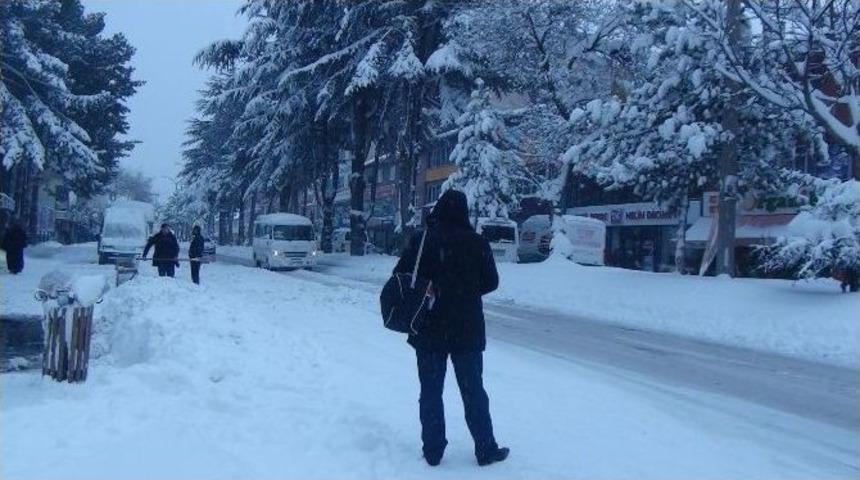 Tatvan&rsquo;da Kar Kalınlığı Yarım Metreyi Buldu