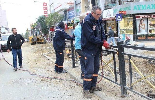 Hükümet Caddesindeki Korkuluklar Kaldırıldı