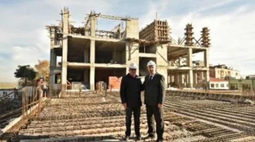 H&uuml;k&uuml;met Konağı Hızla Y&uuml;kseliyor