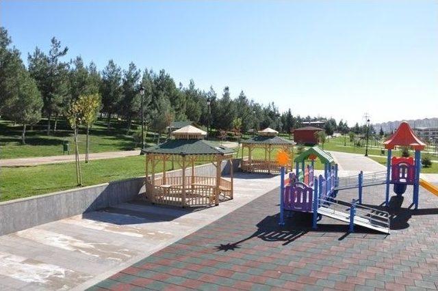 Büyükşehir Park Bahçeler ‘yenileme’ Çalışması Yapıyor